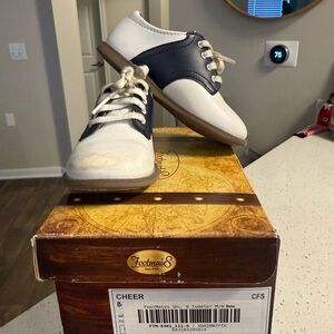 FootMates kids White and Navy Oxfords
